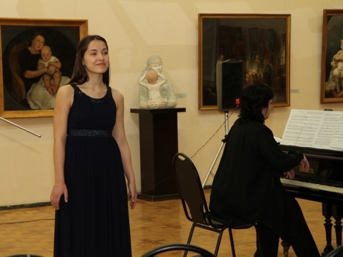 Во время концертной программы